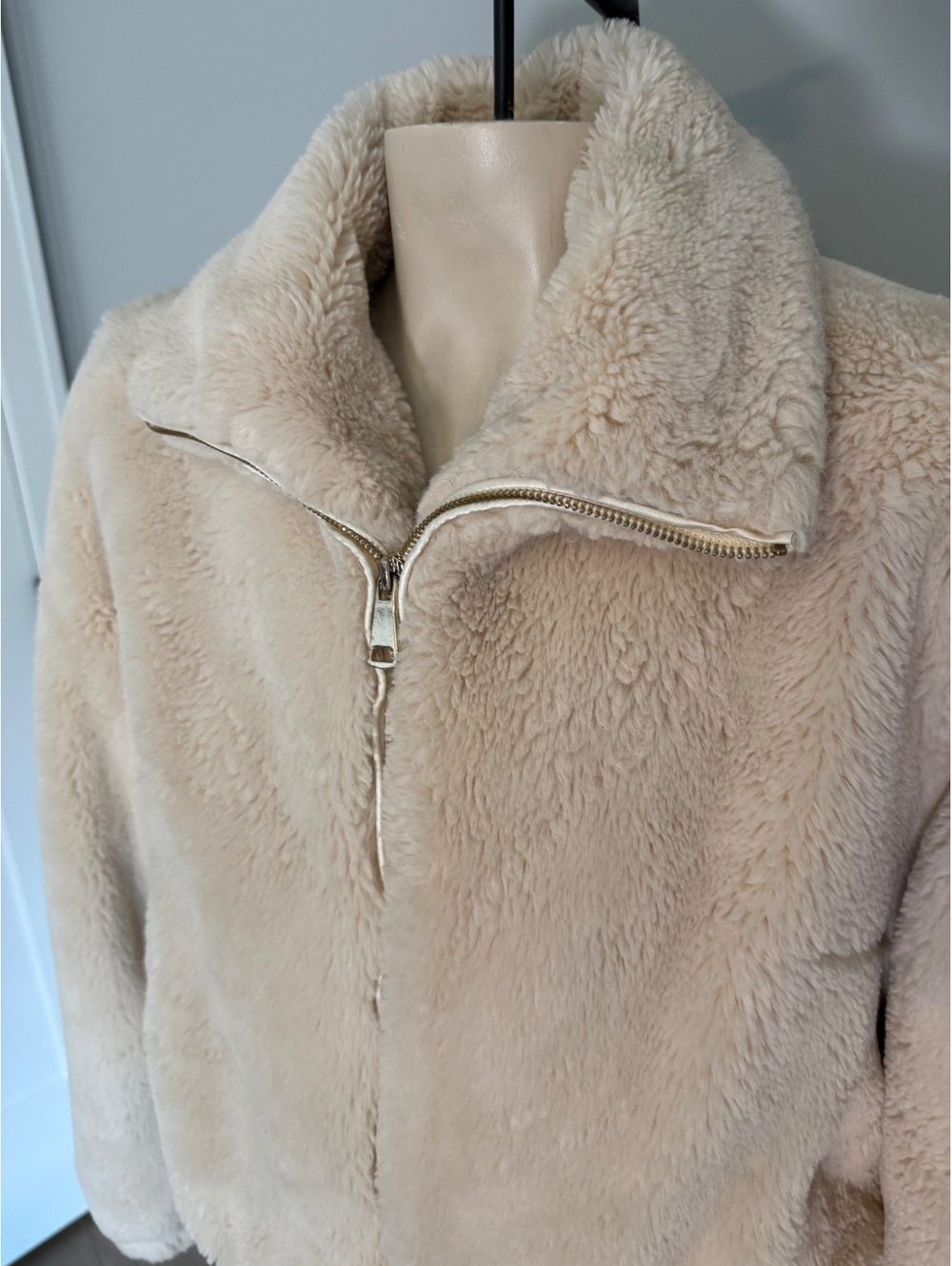 Urban Outfitters Beige Faux Fur Zip-Up Jacket Size S - Picture 3 of 9
